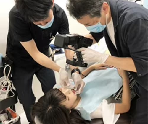 歯を削り嚙み合わせ・形の調整