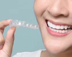 STEP03｜マウスピース・薬剤のお渡し・使い方説明