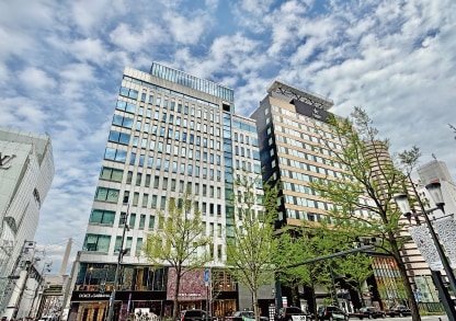 心斎橋駅から徒歩4分、なんば駅から徒歩5分<br />
梅田から15分とアクセス良好！