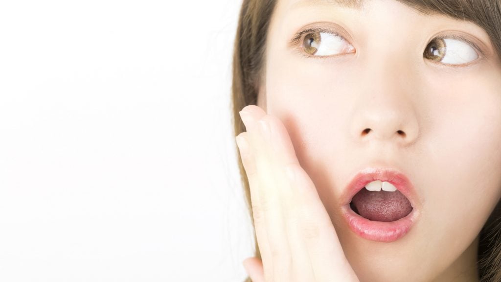 顎が長い悩みは受け口の施術で解消できる？