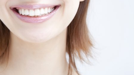 歯科矯正で顔の歪みを治せる？