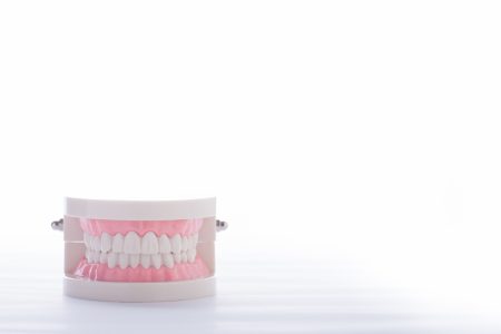 歯科矯正の調整時に痛みはある？