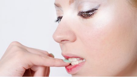 歯の黄ばみを防止する方法とは？