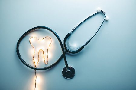 人から見えない歯科矯正は3種類｜自分に合う方法を見つけよう！