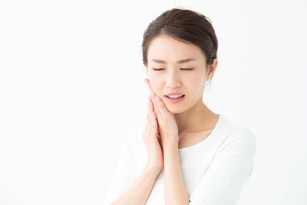 歯が痛い（歯痛）時の原因や応急処置方法を紹介｜虫歯以外で痛みが出ることもある