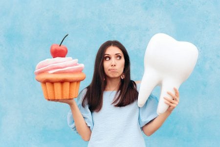 裏側（舌側）矯正で食事の制限はあるのか｜歯の矯正中に食べられないものとは