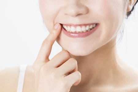 大人の歯列矯正は危険なの？リスクや始める際のポイントなど徹底解説