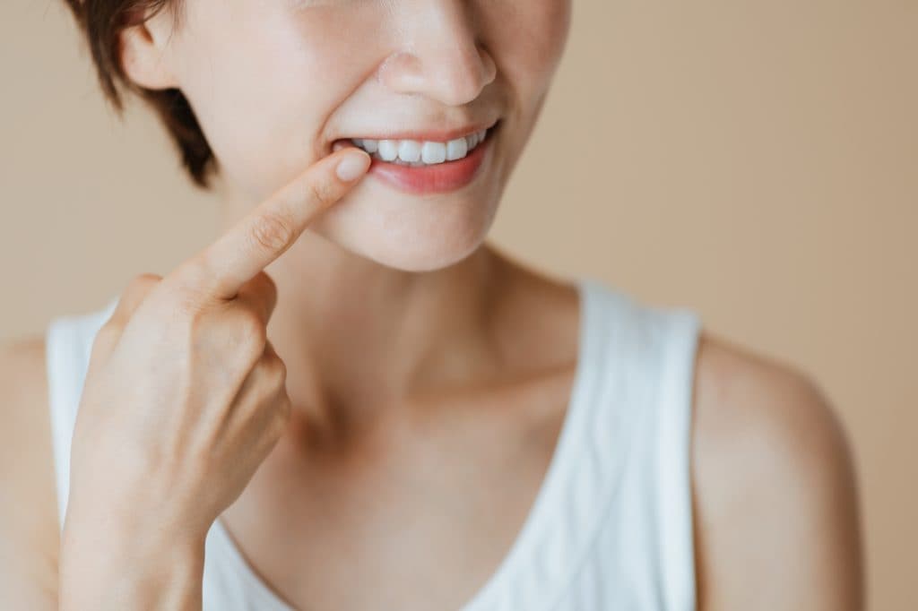 セラミックの歯による治療とは？メリット・デメリット、料金や種類についてご紹介