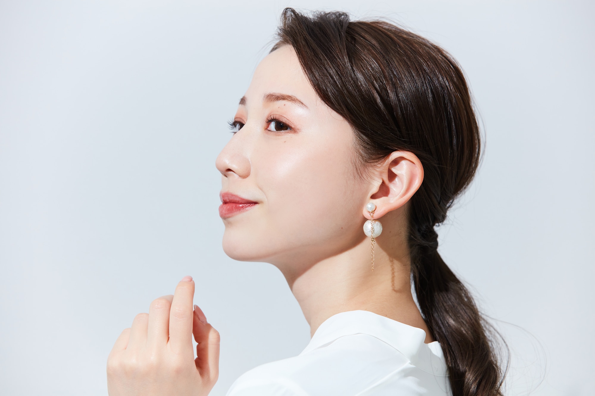 横顔美人の条件ってなに？理想の横顔に近づく方法やポイントについて