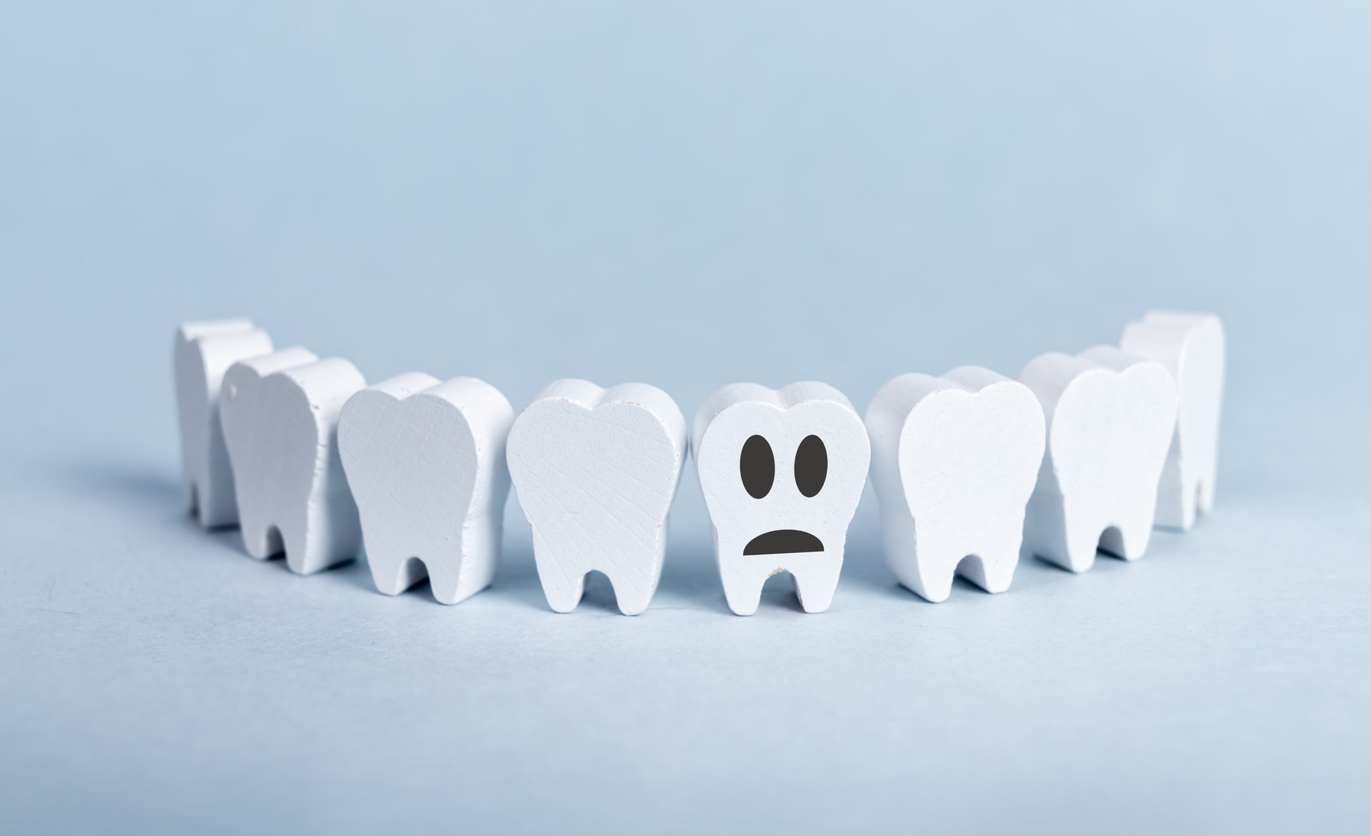 ガチャ歯を治すには?矯正方法と費用、放置するリスクについて