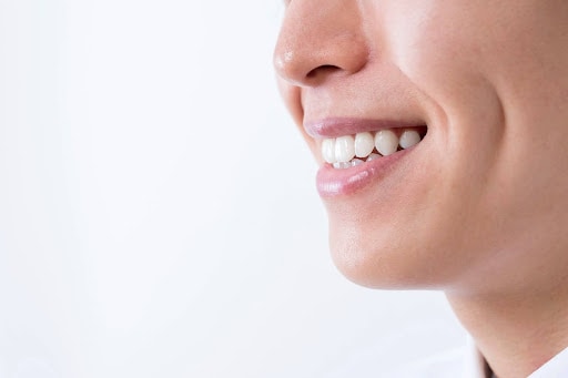 すきっ歯はイケメンに影響する？与える印象と対策について解説