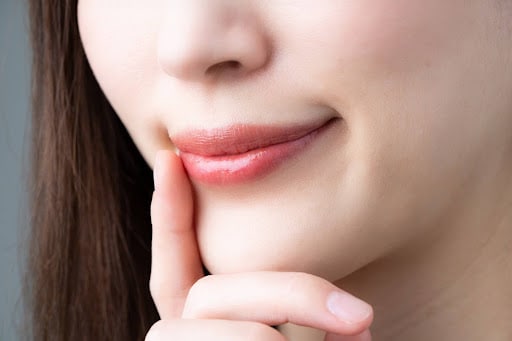 すきっ歯はかわいい？治療が必要なケースや放置するリスク、治療方法を解説