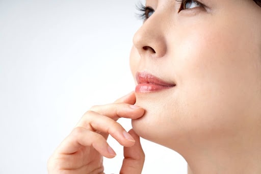 受け口はかわいい?見た目の印象やそのままにした際のリスク、治療の選択肢を解説