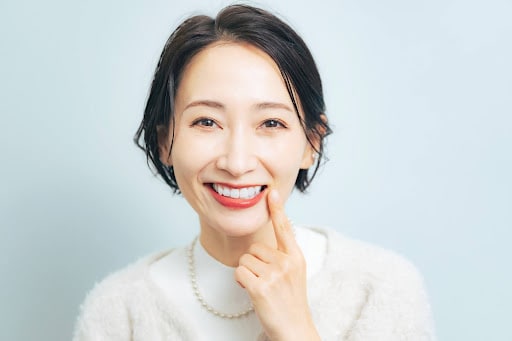 八重歯とは?犬歯との違いや、八重歯になる原因、デメリットについて解説